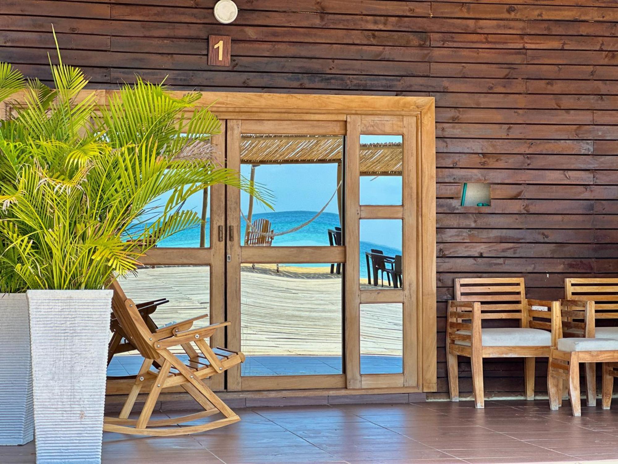 Medusa Hostel Isla Tintipan Tintipan Island 外观 照片